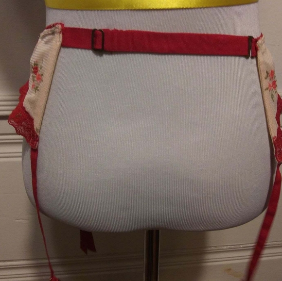 Pamela Anderson Peach Flower with lace Garter - Picture 3 of 5